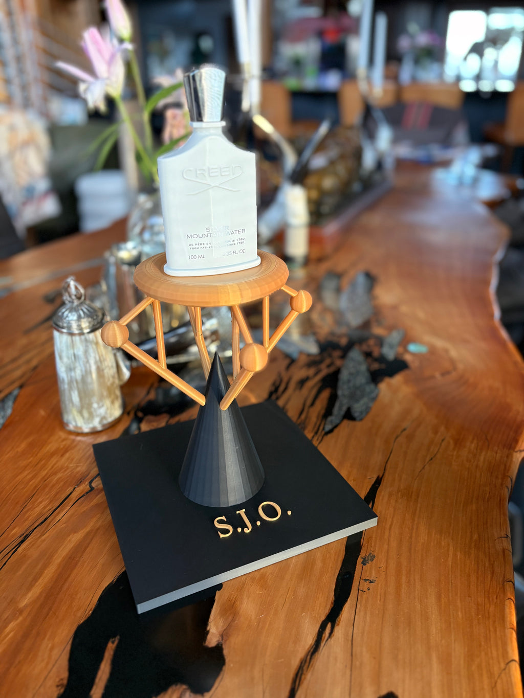 The Diadem Luxury Single Fragrance Display | Bespoke Initials Available