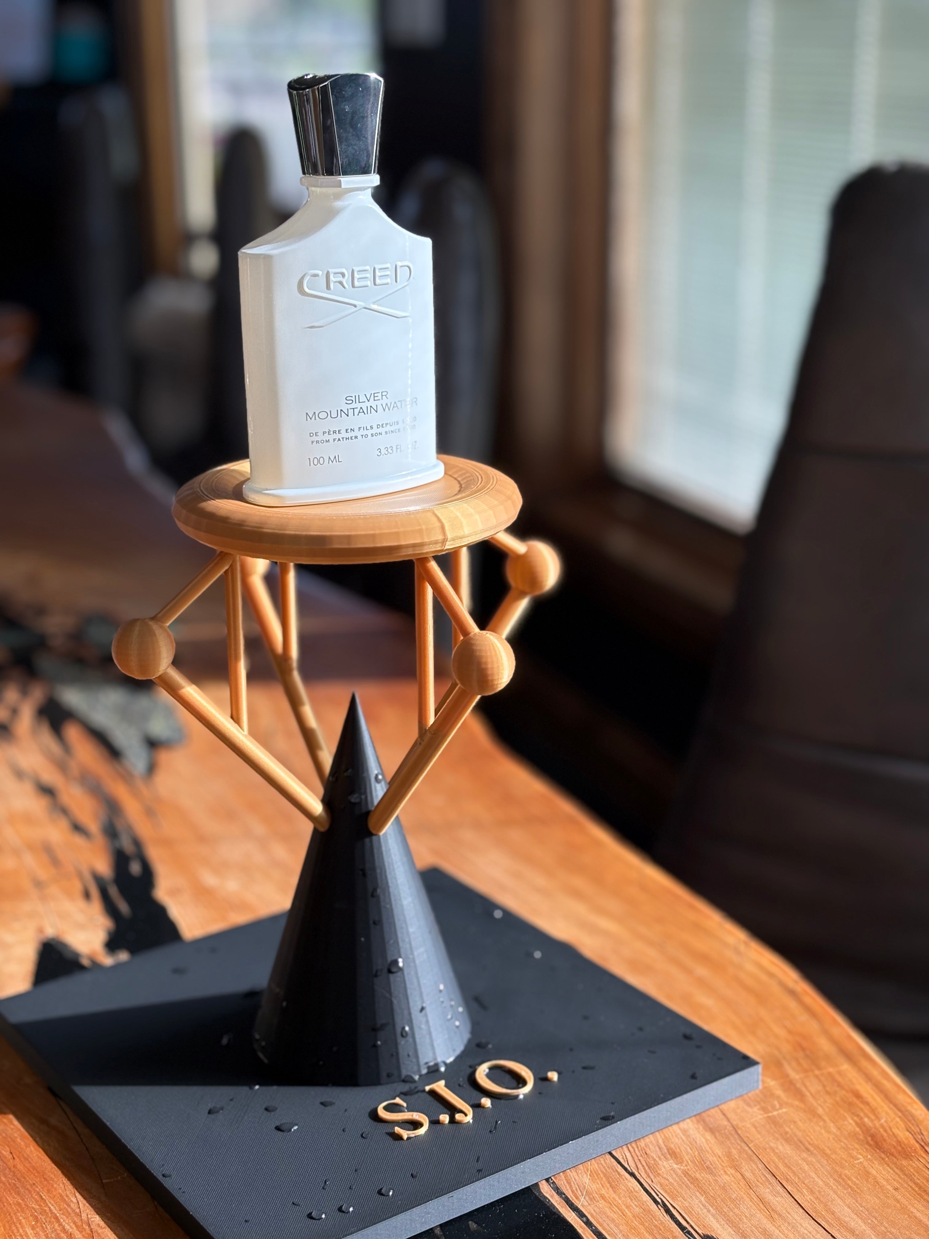 The Diadem Luxury Single Fragrance Display | Bespoke Initials Available