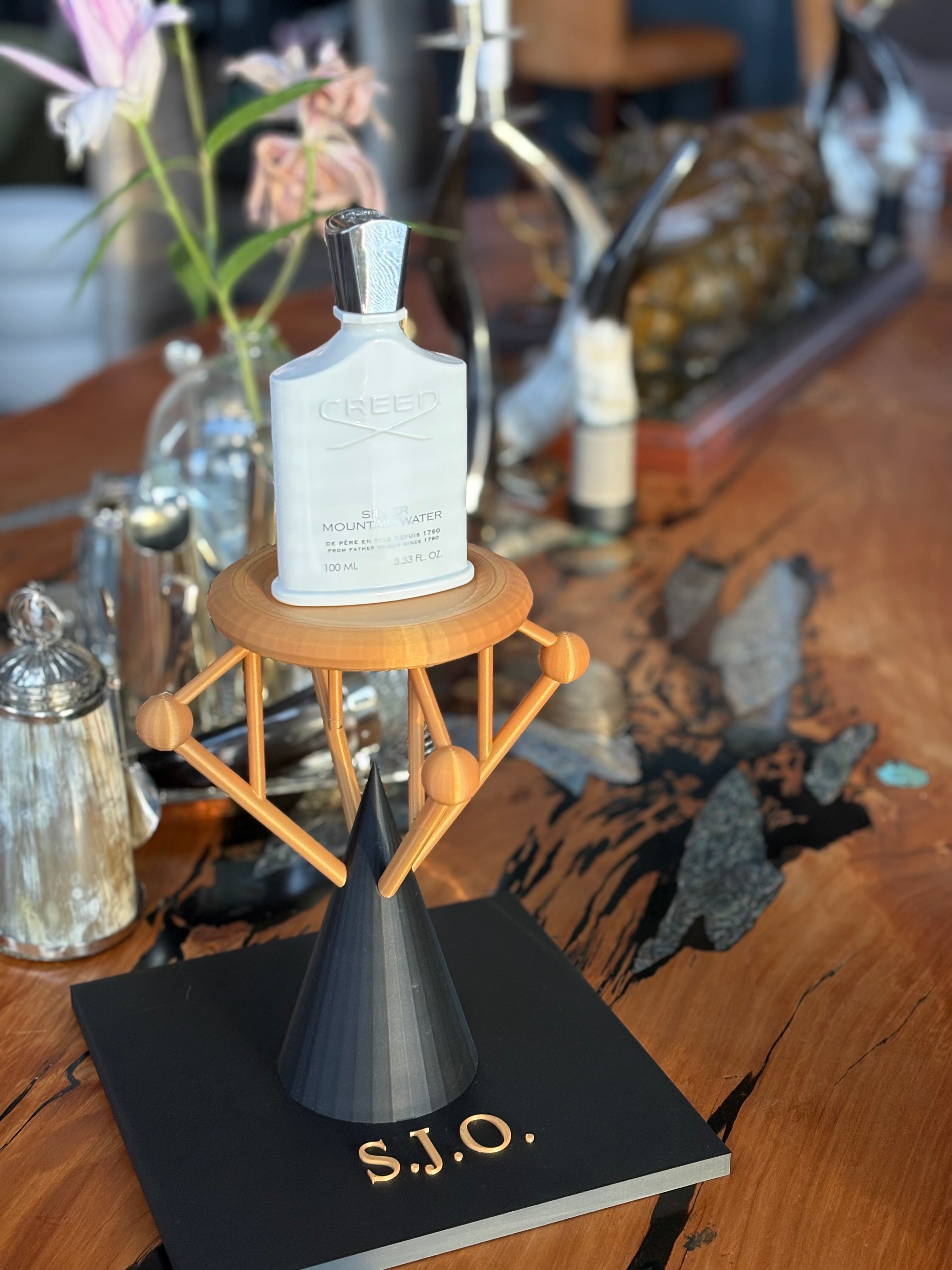 The Diadem Luxury Single Fragrance Display | Bespoke Initials Available